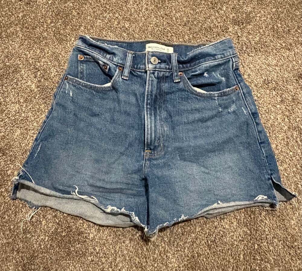 Abercrombie & Fitch Women’s Curve Love High Rise Mom Short